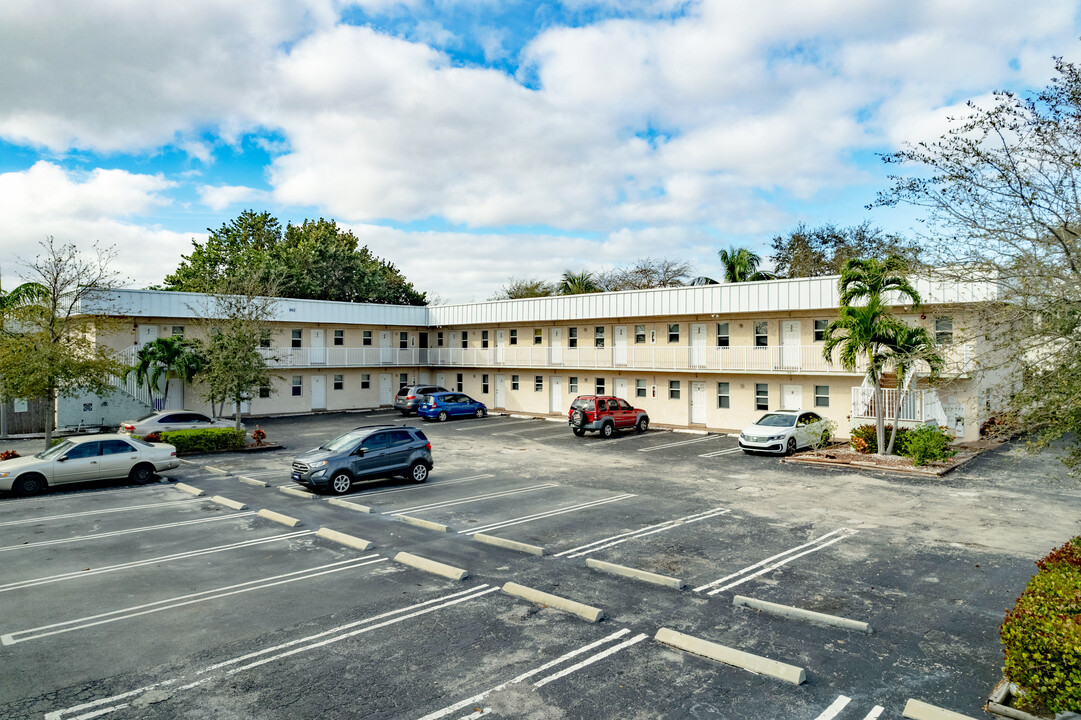 RAM Pompano Apartments in Pompano Beach, FL - Building Photo