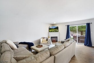 29 Winding Way in Hamburg, NJ - Foto de edificio - Building Photo