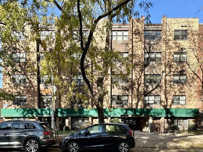 property at 665 W Wrightwood Ave