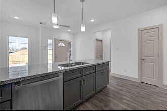 5021 Mallow St in Houston, TX - Foto de edificio - Building Photo