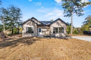 1814 McAlister St in Columbia, SC - Building Photo