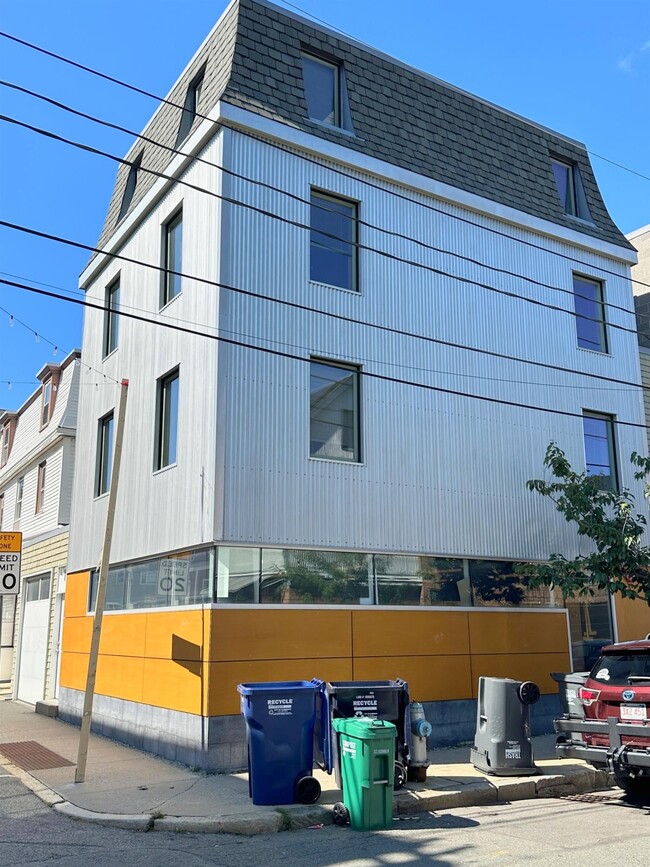 29 Warren St, Unit 3 in Cambridge, MA - Foto de edificio - Building Photo