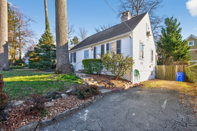 4556 S Chelsea Ln in Bethesda, MD - Building Photo - Building Photo