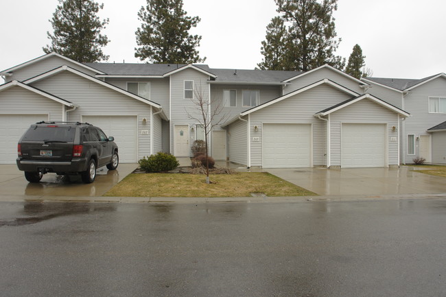 205-211 E Shelby Ln in Coeur d'Alene, ID - Foto de edificio - Building Photo