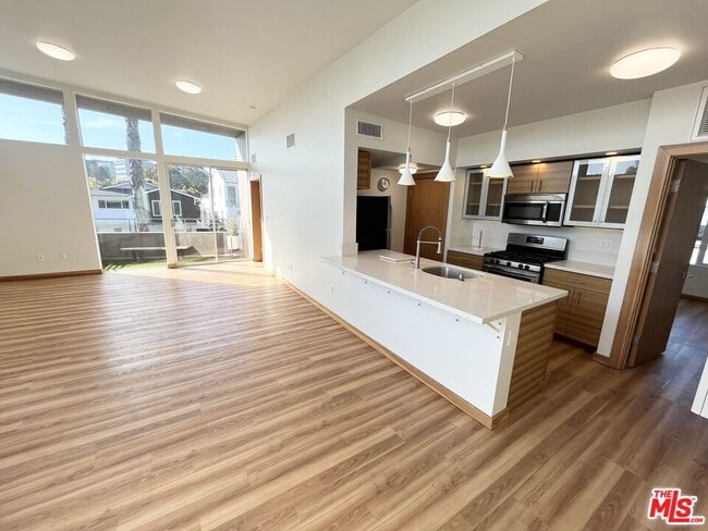 503 N San Vicente Blvd in West Hollywood, CA - Building Photo - Building Photo