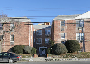 Fairfield Gables At Rockville Centre in Rockville Centre, NY - Foto de edificio - Building Photo