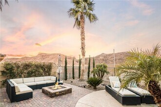 5 Villa Ferrari Ct in Henderson, NV - Building Photo - Building Photo