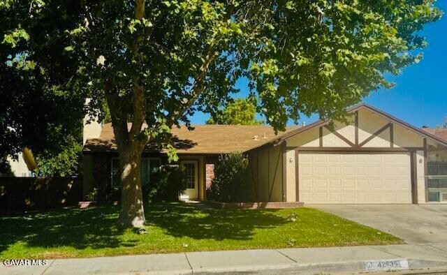 42636 Roadrunner Way in Lancaster, CA - Building Photo