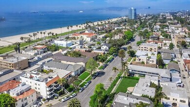 3515 E 1st St in Long Beach, CA - Foto de edificio - Building Photo