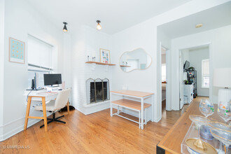2949 N Sheffield Ave in Chicago, IL - Building Photo - Building Photo