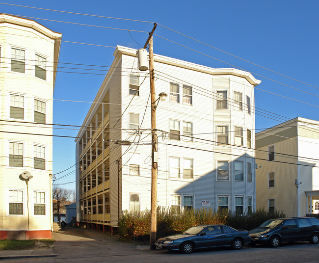 114 Howe St in Lewiston, ME - Foto de edificio - Building Photo