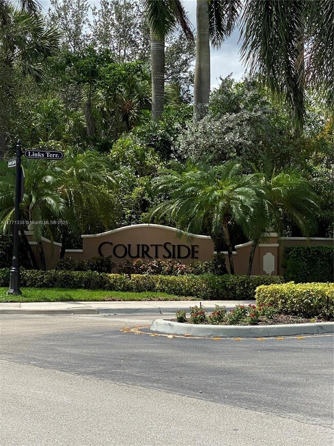 property at 2810 Center Ct Dr