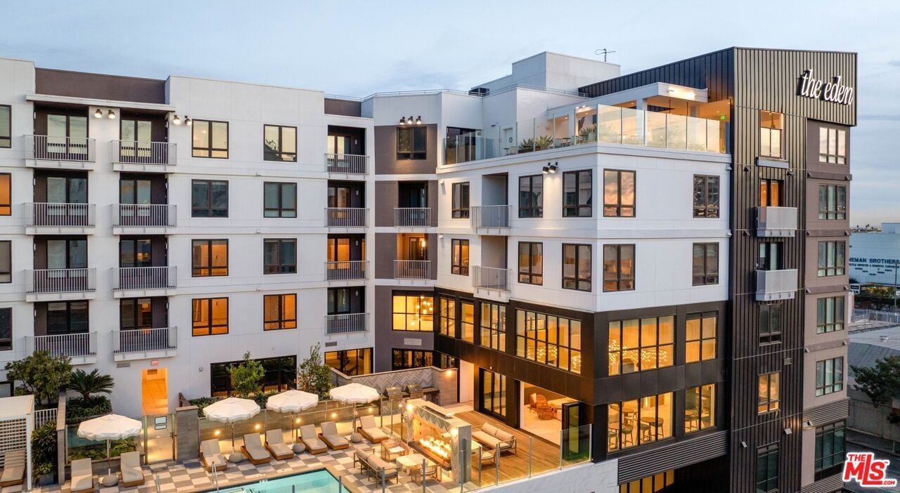 1340 S Hill St in Los Angeles, CA - Foto de edificio