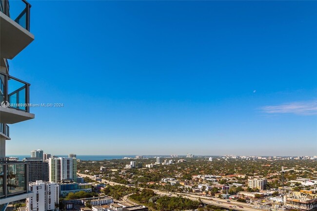 185 SW 7th St, Unit # 2901 in Miami, FL - Foto de edificio - Building Photo