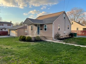 2425 E Ave in Levittown, PA - Building Photo