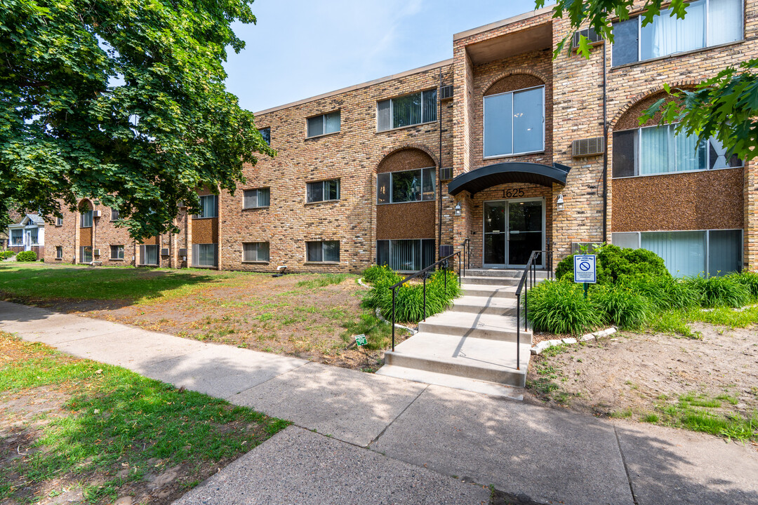 Minnehaha Apartments in St. Paul, MN - Building Photo