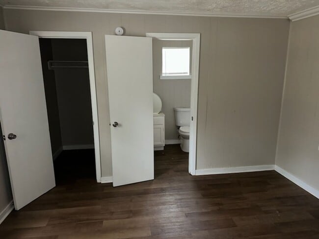 5557 Dolphin Dr in Jackson, MS - Building Photo - Building Photo