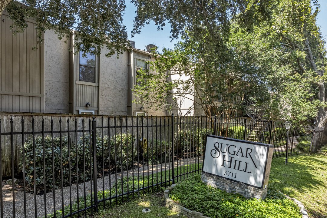 Sugar Hill Condominiums in Houston, TX - Building Photo