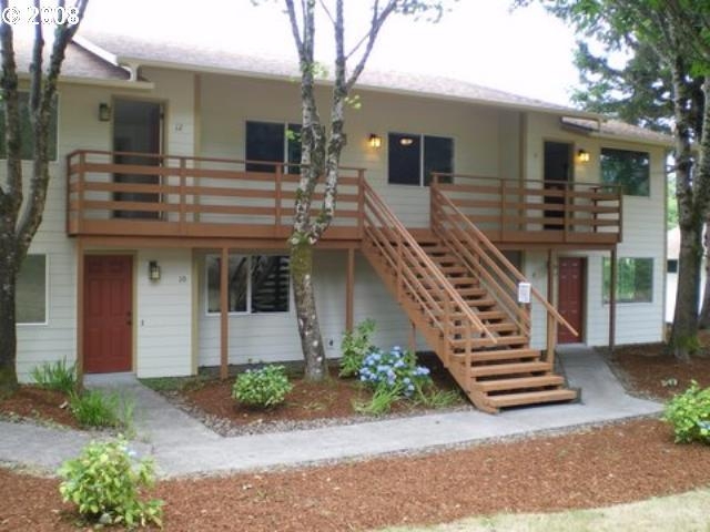 Broadway Villas Apartments in Seaside, OR - Building Photo - Building Photo