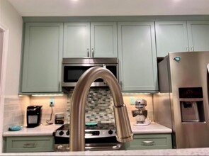 16301 Ledgemont Ln in Addison, TX - Building Photo - Building Photo