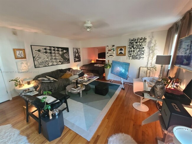 1308 Drexel Ave in Miami Beach, FL - Foto de edificio - Building Photo