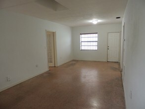 2243 Calais Dr in Miami Beach, FL - Foto de edificio - Building Photo