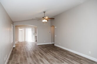 5023 Benezette Ct in Las Vegas, NV - Building Photo - Building Photo