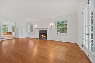 90 Greenacres Ave in Scarsdale, NY - Building Photo - Building Photo