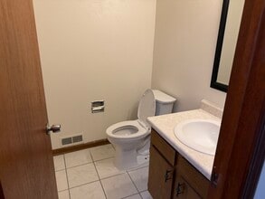 1328 D'Angelo Drive, Unit Right in North Tonawanda, NY - Building Photo - Building Photo