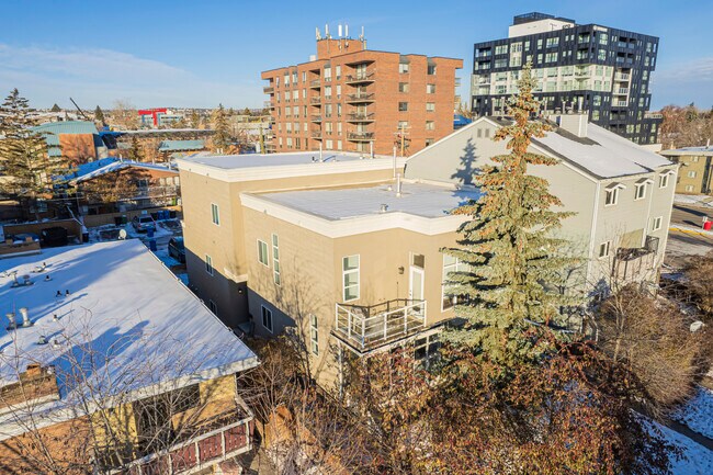 1913 28th St SW in Calgary, AB - Building Photo - Building Photo