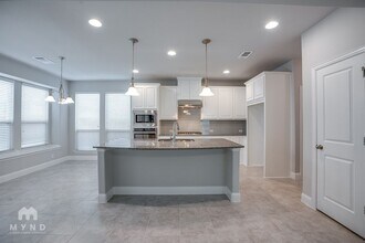 120 Knight of Realm Blvd in Lewisville, TX - Building Photo - Building Photo