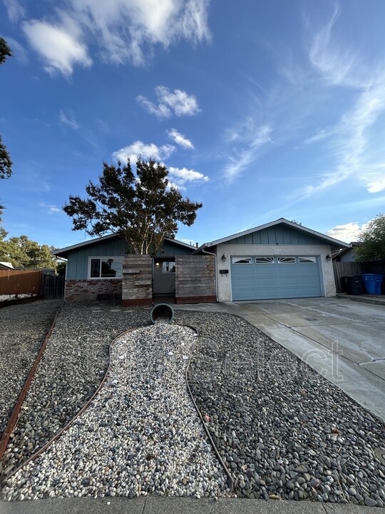 710 Compass Ct in Vacaville, CA - Building Photo