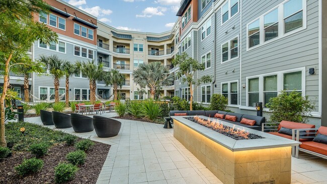 Grady Square in Tampa, FL - Building Photo - Building Photo