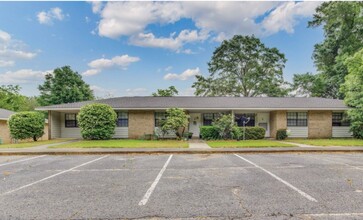 Deer Run Apartments in Pace, FL - Building Photo - Building Photo