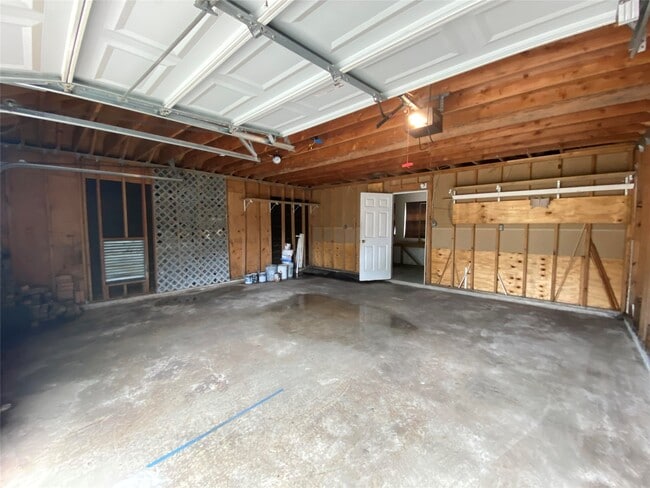 property at 911 Hawthorne Rd
