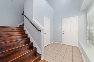 8734 Rainglen Ln in Houston, TX - Building Photo - Building Photo