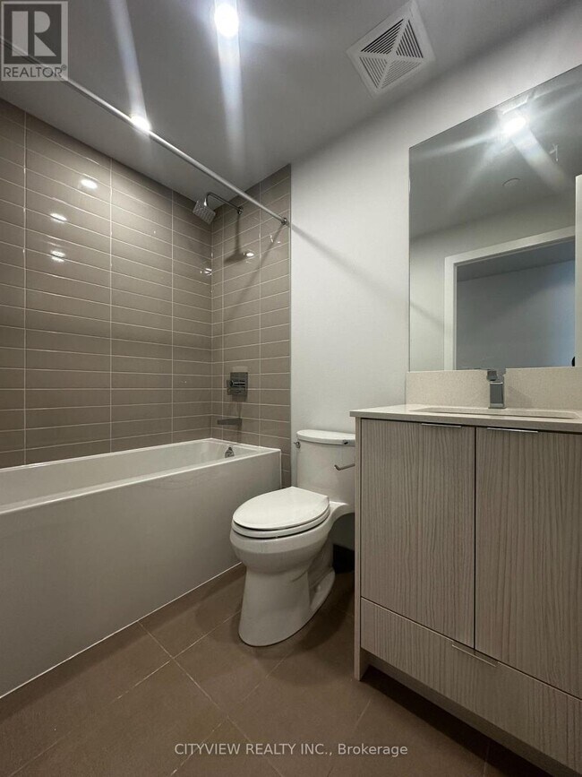 430-2430 Square One Dr in Mississauga, ON - Building Photo - Building Photo
