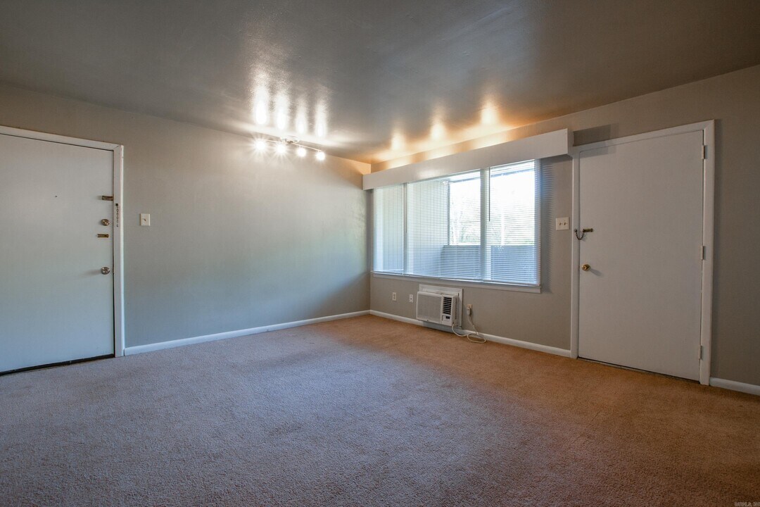 123 N Polk St in Little Rock, AR - Building Photo