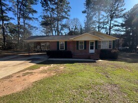 116 Alton Dr in Lagrange, GA - Building Photo