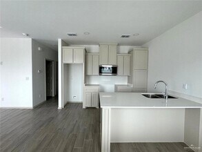 7711 N 58th Lane, Unit 2 in Mission, TX - Building Photo - Building Photo
