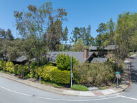 3280 - 3294 La Mesa Dr in San Carlos, CA - Foto de edificio - Building Photo