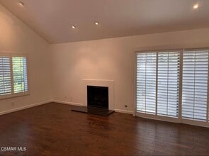 924 Thistlegate Rd in Oak Park, CA - Building Photo - Building Photo