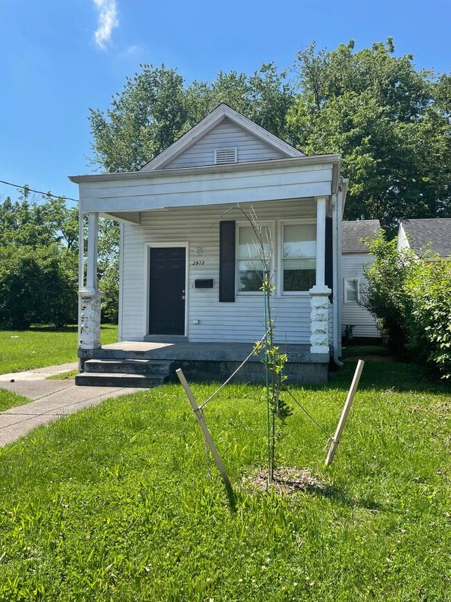 property at 2912 Greenwood Ave
