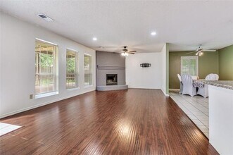 528 Lester St in Lewisville, TX - Building Photo - Building Photo