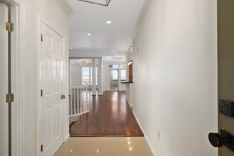 3334 Peachtree Rd in Atlanta, GA - Foto de edificio - Building Photo