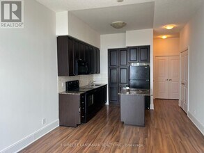 330-P330 Burnhamthorpe Rd W in Mississauga, ON - Building Photo - Building Photo
