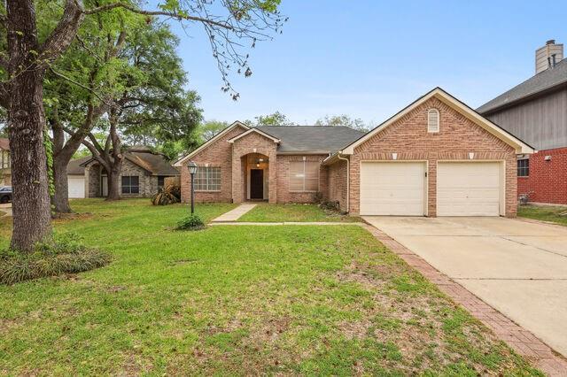 18617 Hiddenbay Way in Spring, TX - Building Photo