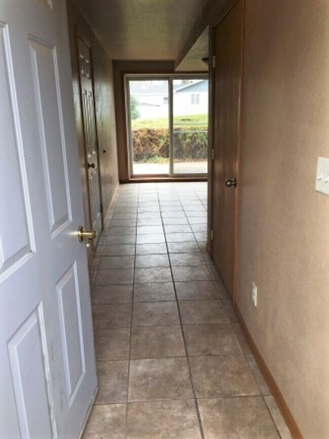 920 18th Ave SW in Valley City, ND - Building Photo - Building Photo