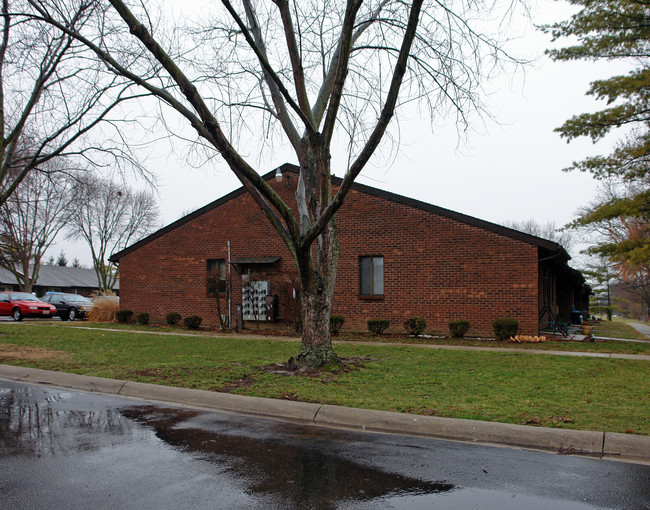 Pleasant Villa in Fairfield, OH - Building Photo - Building Photo