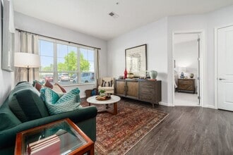 Caldera House in Lewis Center, OH - Foto de edificio - Building Photo